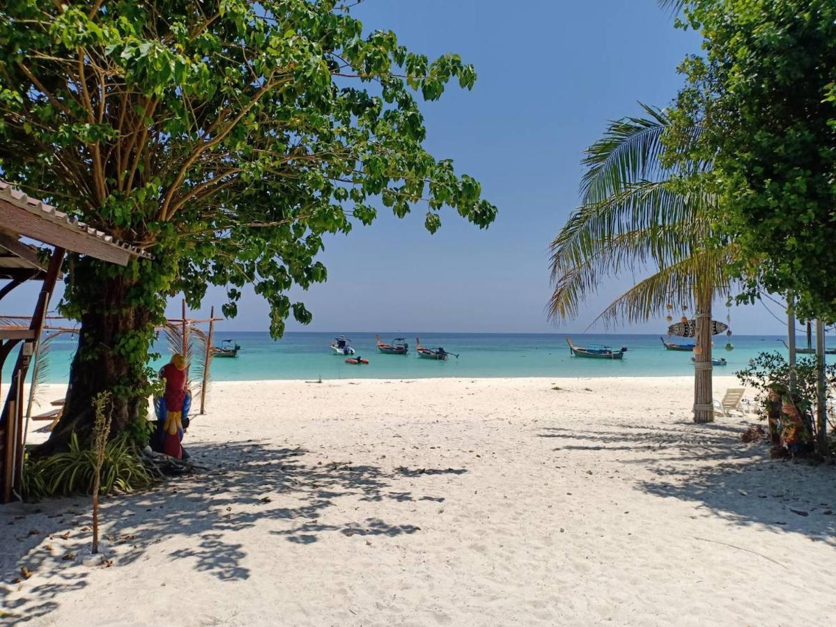 ホテル Chareena Beachside リペ島 エクステリア 写真